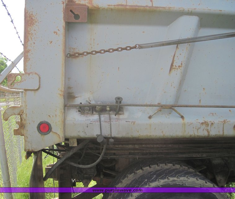 image for item 3815 1999 Sterling L8501 dump truck