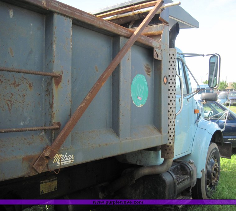 image for item 3816 2000 International 4700 dump truck