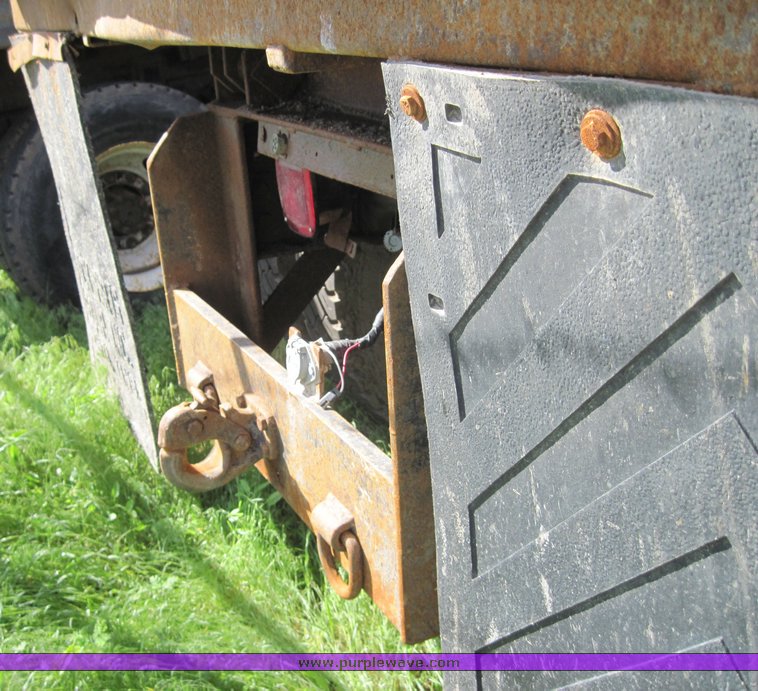 image for item 3816 2000 International 4700 dump truck