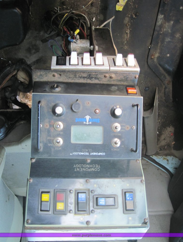 image for item 3816 2000 International 4700 dump truck