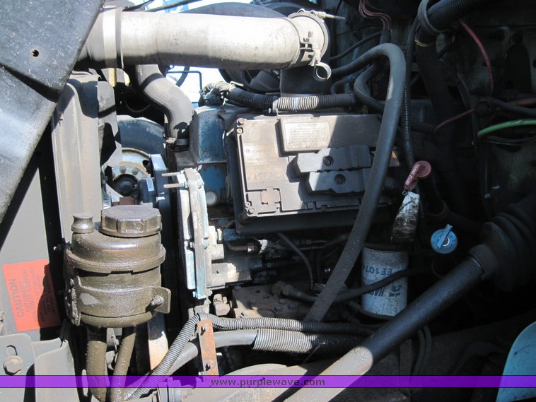 image for item 3816 2000 International 4700 dump truck