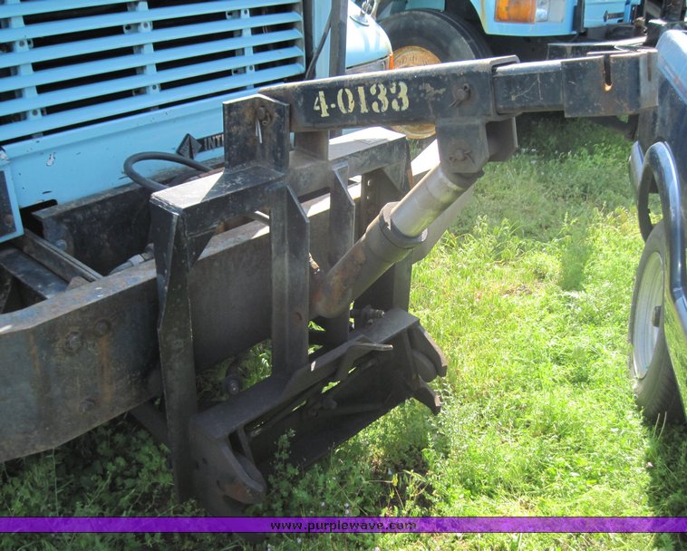 image for item 3816 2000 International 4700 dump truck