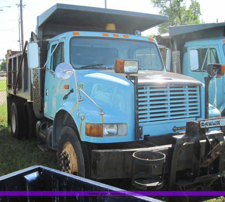 image for item 3817 2000 International Series 4700  dump truck