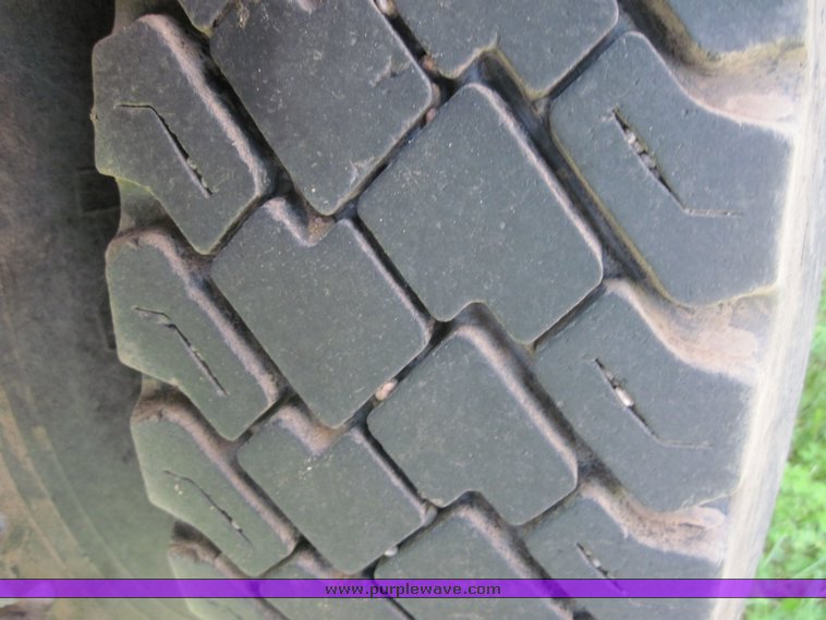 image for item 3817 2000 International Series 4700  dump truck