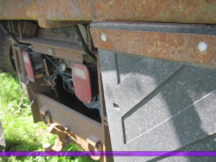 image for item 3817 2000 International Series 4700  dump truck