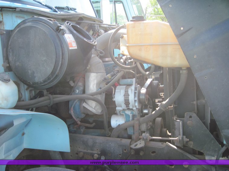 image for item 3817 2000 International Series 4700  dump truck