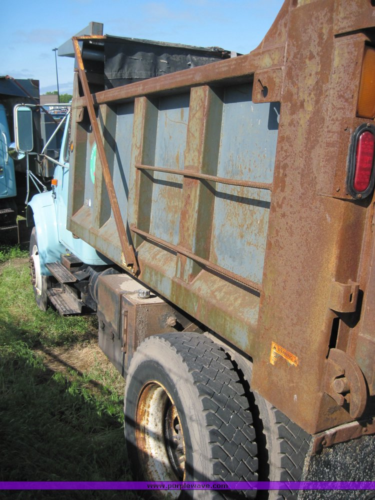 image for item 3818 2000 International Series 4700 dump truck
