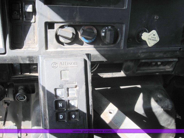 image for item 3818 2000 International Series 4700 dump truck