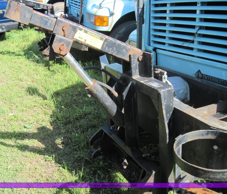 image for item 3818 2000 International Series 4700 dump truck