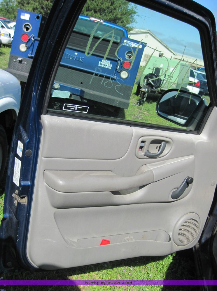 image for item 3819 1998 Chevrolet S10