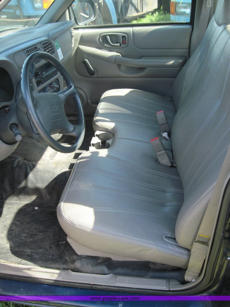 image for item 3819 1998 Chevrolet S10