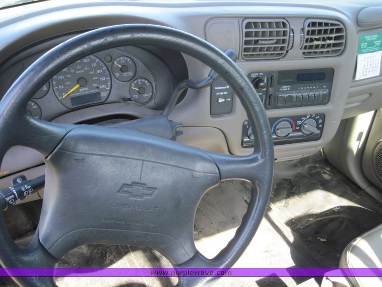 image for item 3819 1998 Chevrolet S10