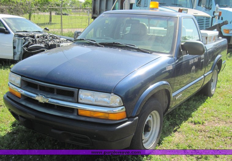 image for item 3821 1998 Chevrolet S10