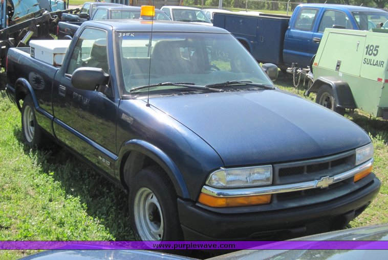 image for item 3821 1998 Chevrolet S10