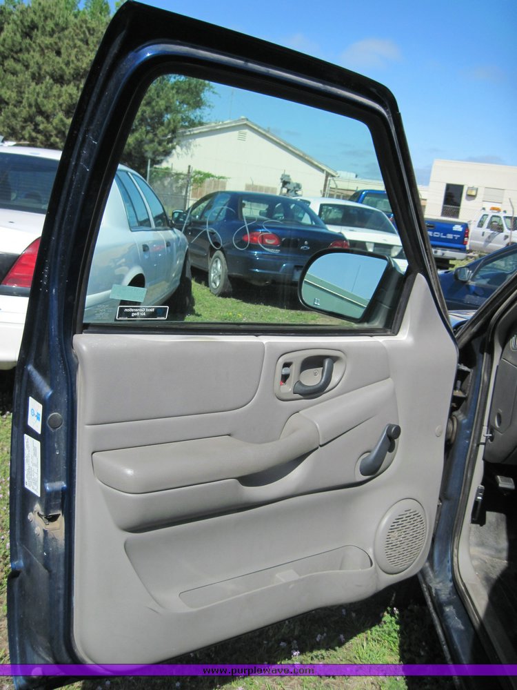 image for item 3821 1998 Chevrolet S10