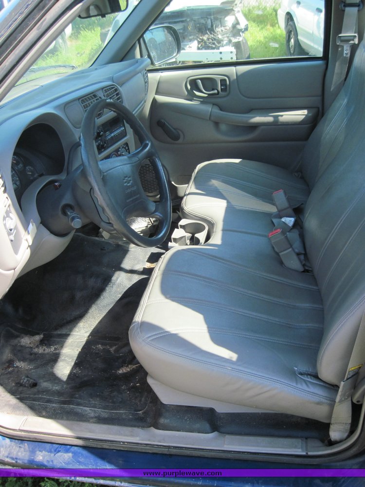 image for item 3821 1998 Chevrolet S10