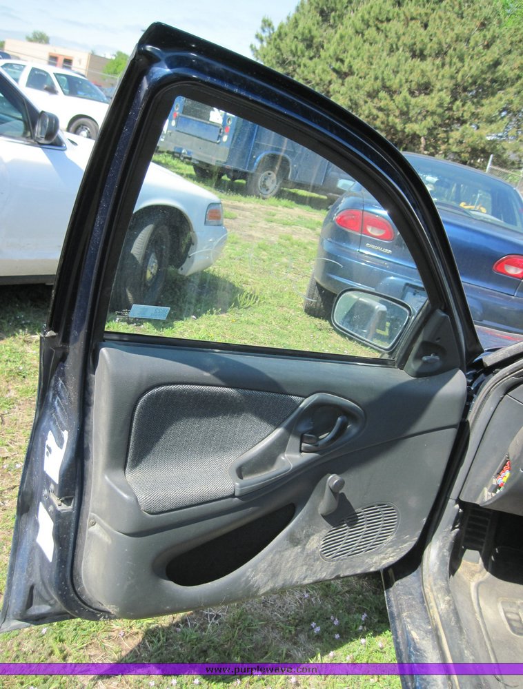 image for item 3822 2002 Chevrolet Cavalier