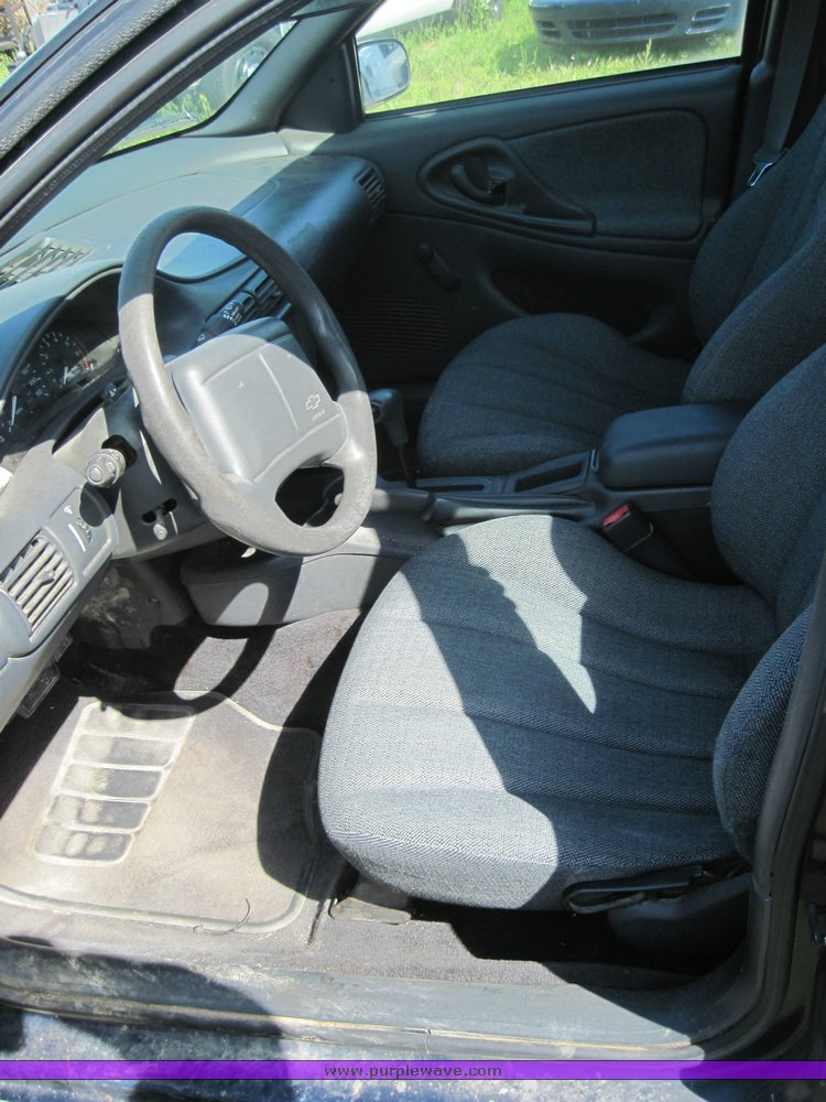 image for item 3822 2002 Chevrolet Cavalier