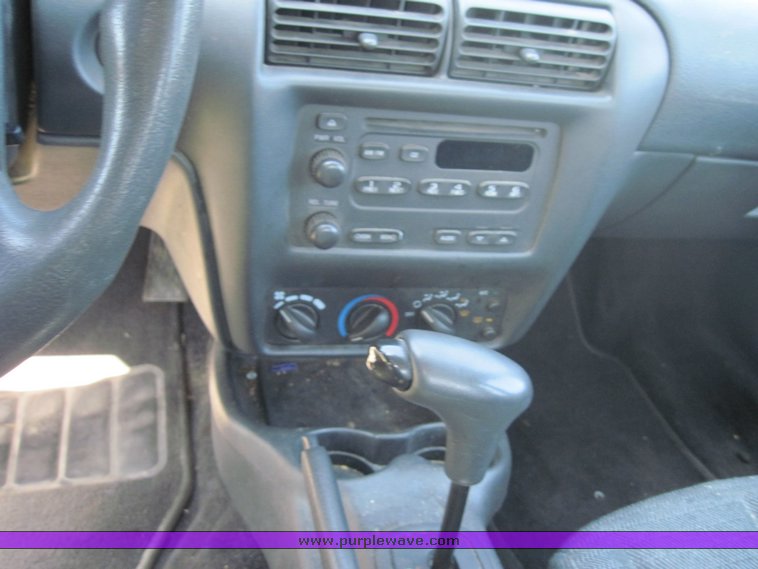 image for item 3822 2002 Chevrolet Cavalier