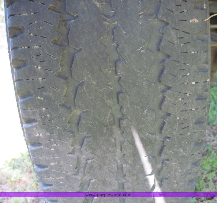 image for item 3823 2004 Chevrolet C2500HD Silverado pickup truck