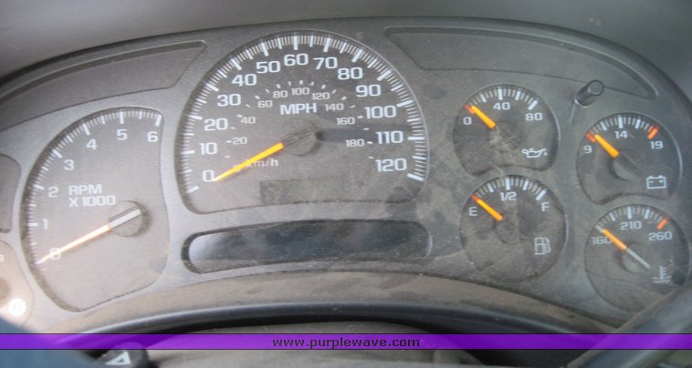 image for item 3823 2004 Chevrolet C2500HD Silverado pickup truck