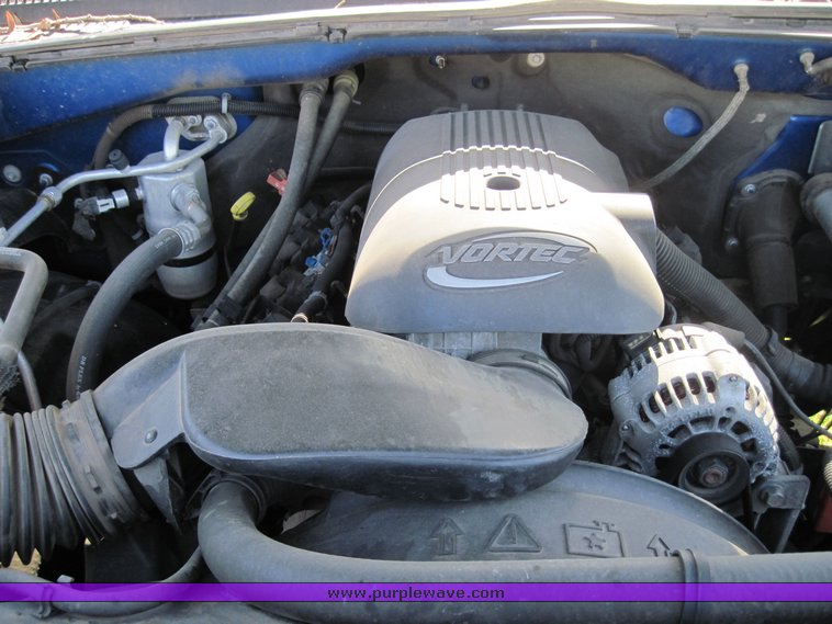 image for item 3823 2004 Chevrolet C2500HD Silverado pickup truck