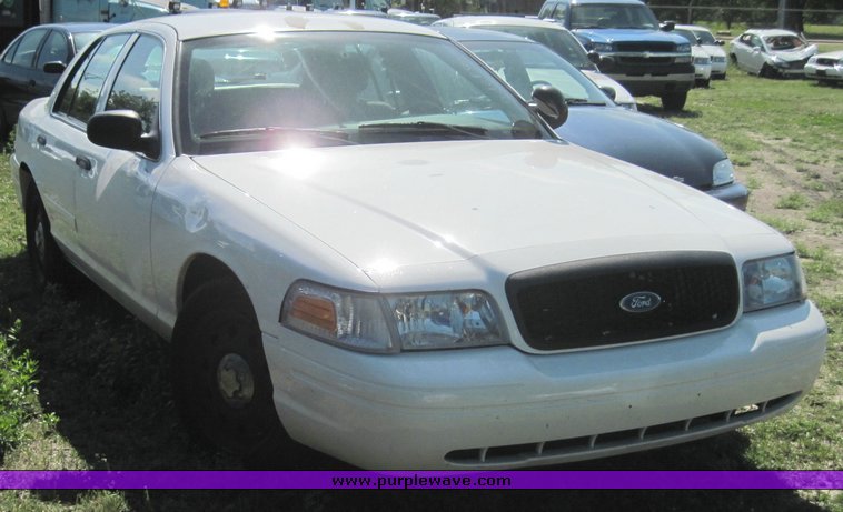 image for item 3824 2006 Ford Crown Victoria Police interceptor