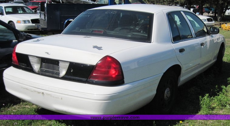 image for item 3824 2006 Ford Crown Victoria Police interceptor