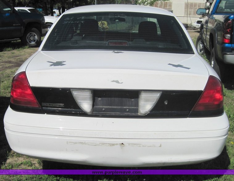image for item 3824 2006 Ford Crown Victoria Police interceptor