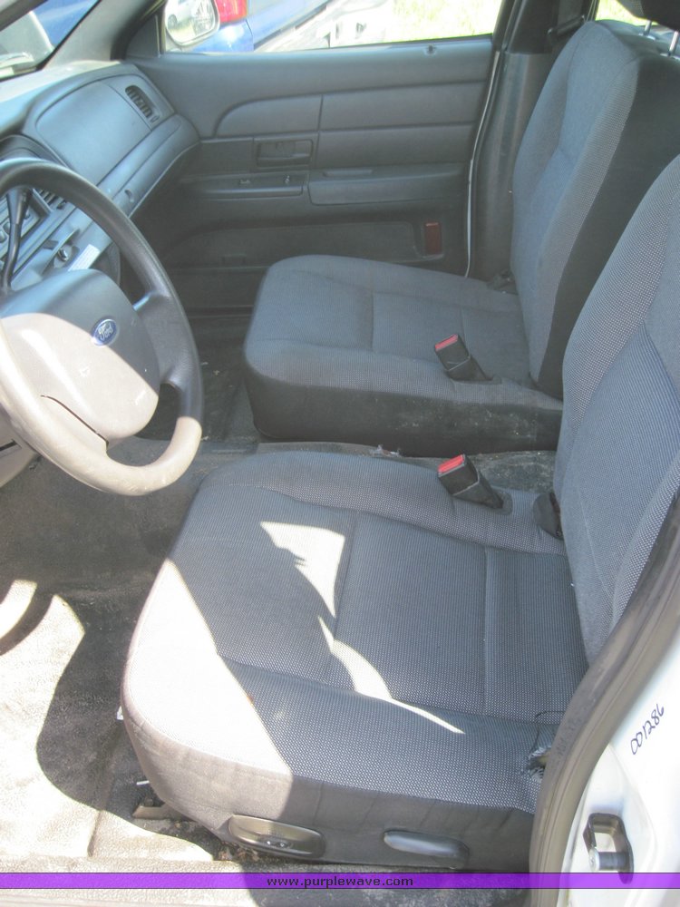 image for item 3824 2006 Ford Crown Victoria Police interceptor
