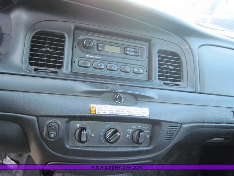 image for item 3824 2006 Ford Crown Victoria Police interceptor