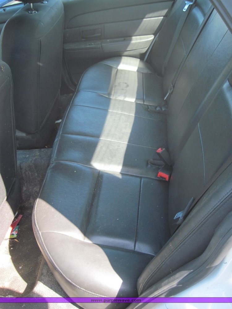 image for item 3824 2006 Ford Crown Victoria Police interceptor
