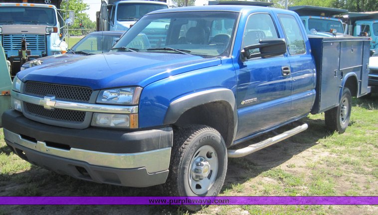 image for item 3828 2004 Chevrolet K2500HD Silverado