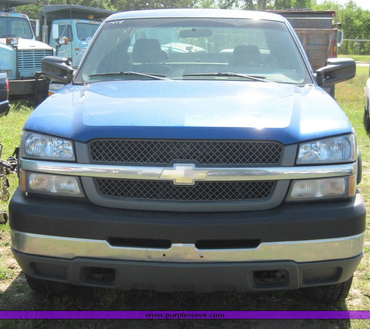 image for item 3828 2004 Chevrolet K2500HD Silverado