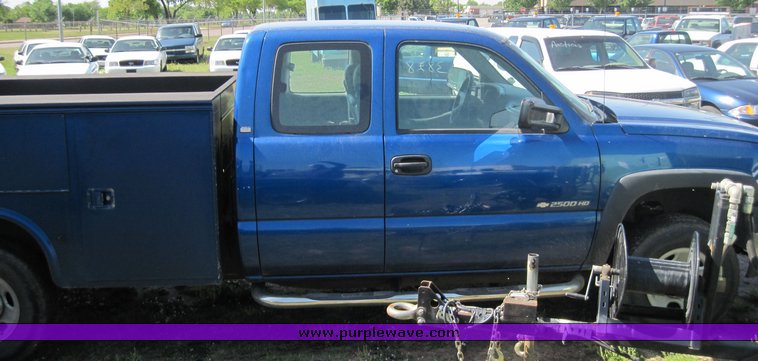 image for item 3828 2004 Chevrolet K2500HD Silverado