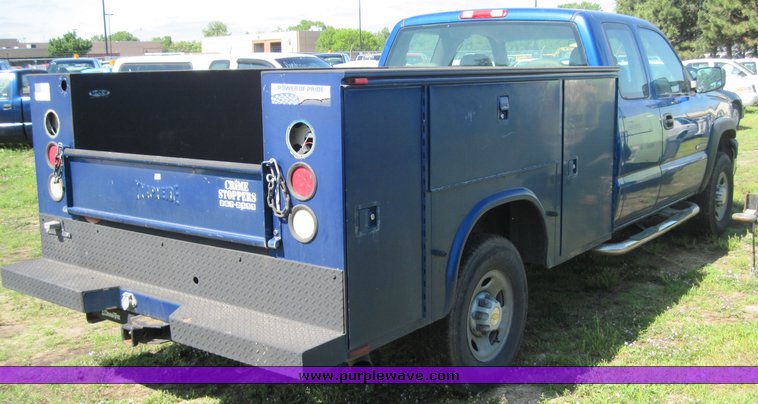 image for item 3828 2004 Chevrolet K2500HD Silverado