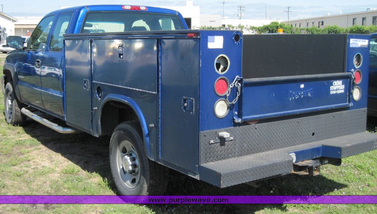 image for item 3828 2004 Chevrolet K2500HD Silverado