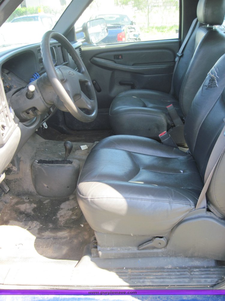 image for item 3828 2004 Chevrolet K2500HD Silverado