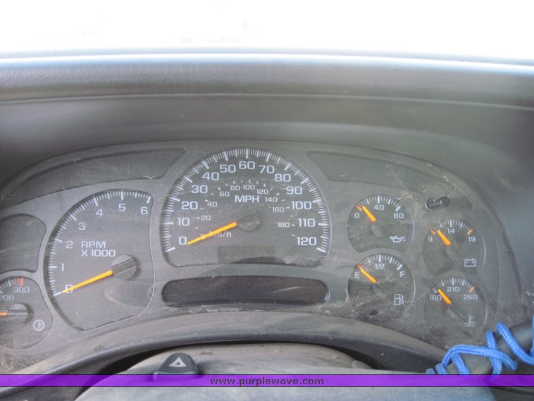 image for item 3828 2004 Chevrolet K2500HD Silverado