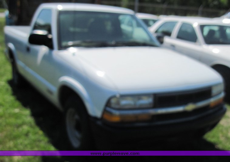 image for item 3829 1999 Chevrolet S10