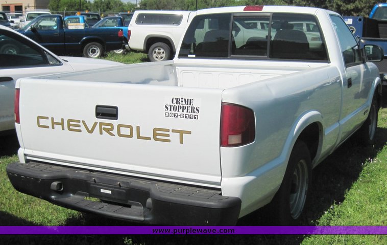 image for item 3829 1999 Chevrolet S10
