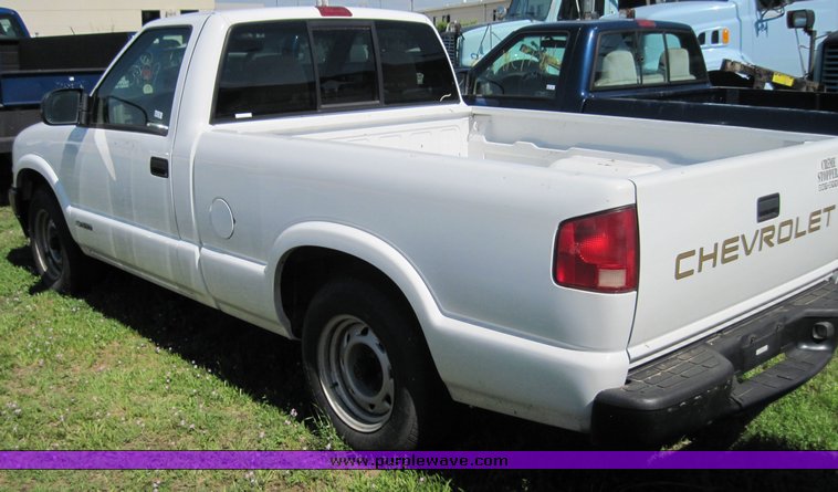 image for item 3829 1999 Chevrolet S10