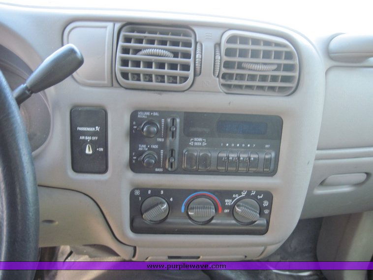 image for item 3829 1999 Chevrolet S10