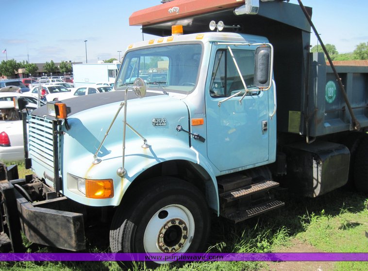 image for item 3830 2002 International Series 4700 dump truck