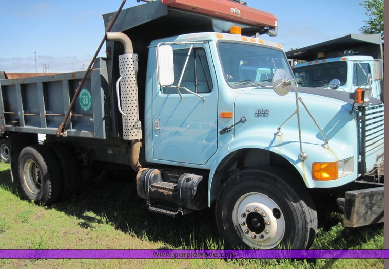 image for item 3830 2002 International Series 4700 dump truck