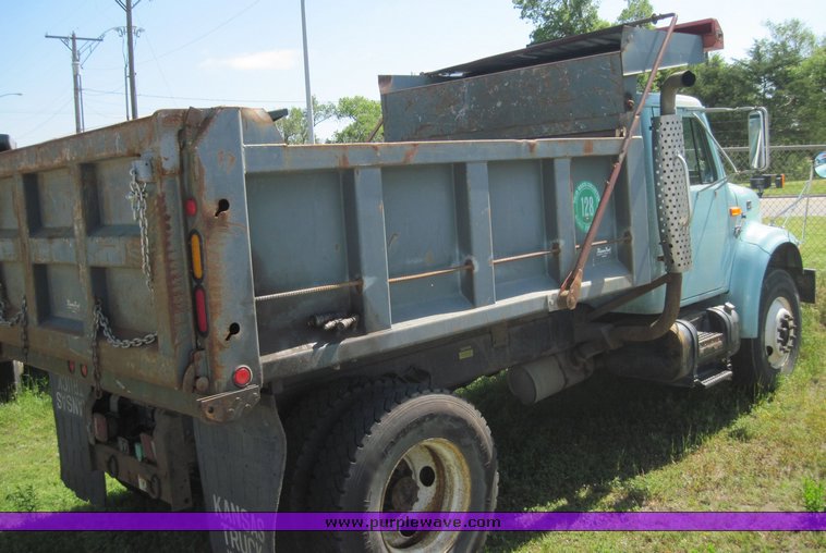 image for item 3830 2002 International Series 4700 dump truck