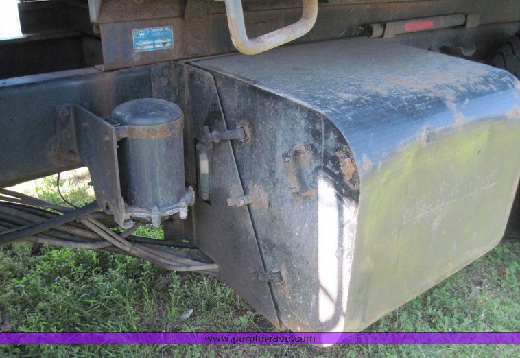 image for item 3830 2002 International Series 4700 dump truck