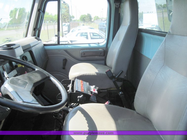 image for item 3830 2002 International Series 4700 dump truck