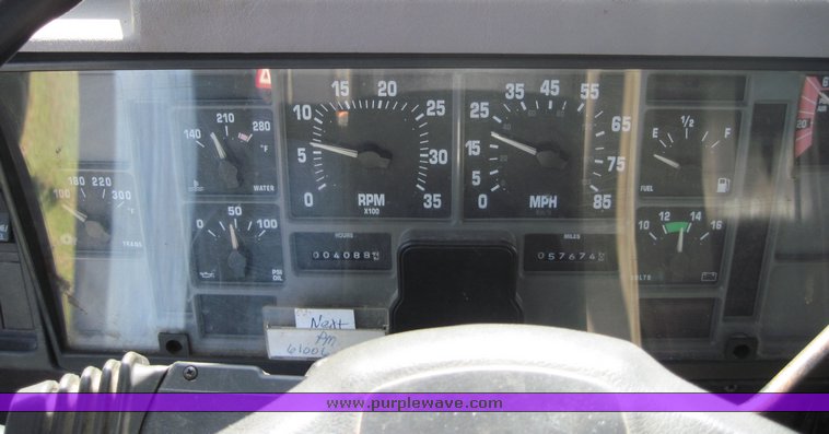 image for item 3830 2002 International Series 4700 dump truck