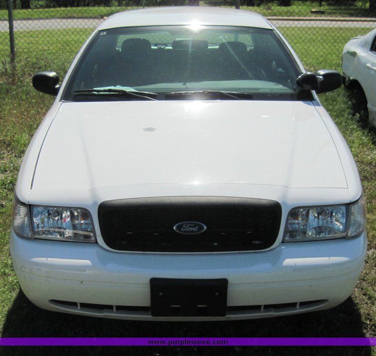 image for item 3831 2006 Ford Crown Victoria Police Interceptor